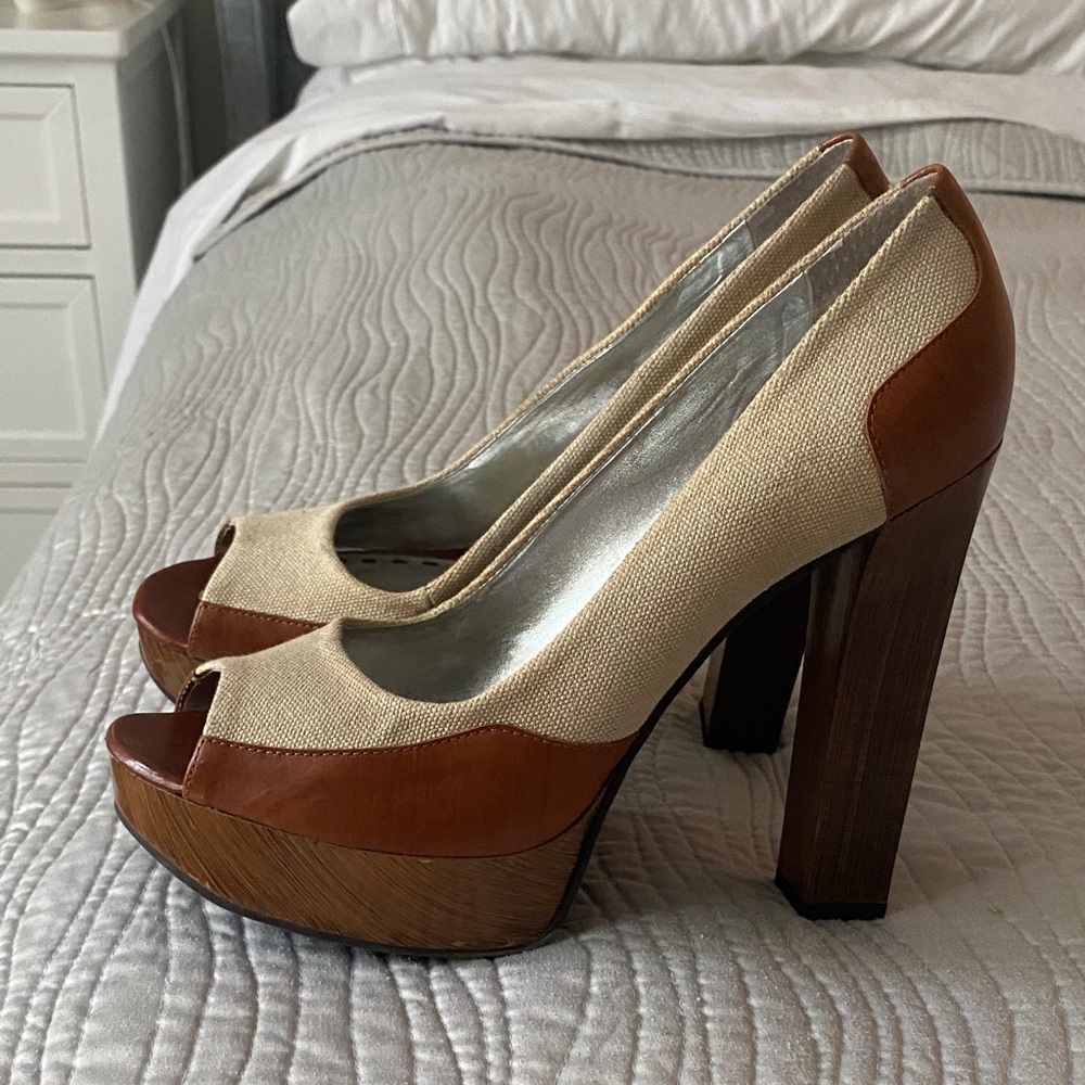 Gianni Bini Tan and Cream Platform Heels